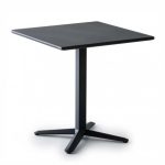 Mesa Arket 70x70 cm para usos exterior e...